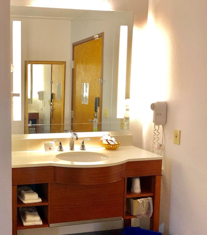 Cobblestone Inn & Suites - Platteville Экстерьер фото