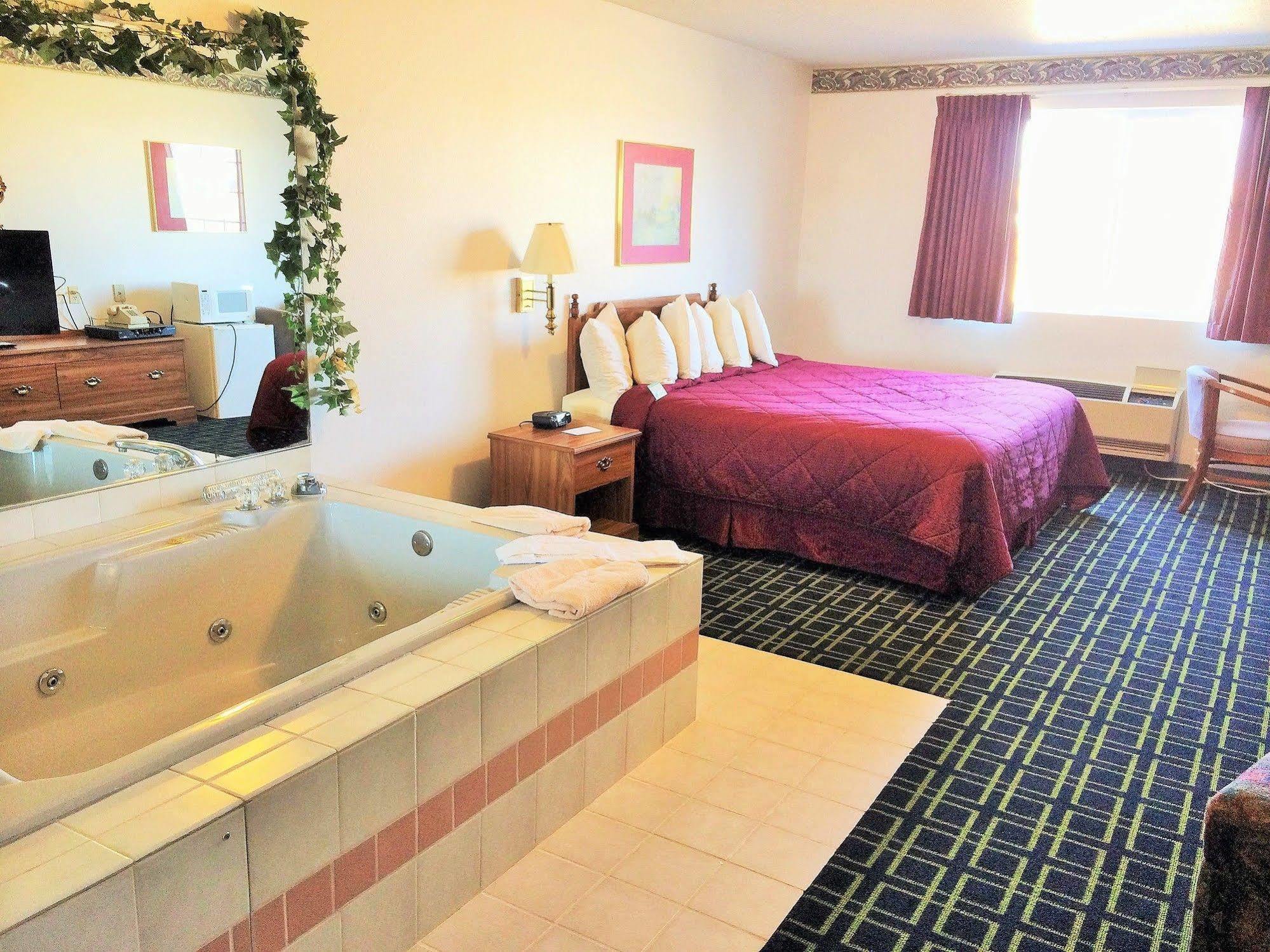 Cobblestone Inn & Suites - Platteville Экстерьер фото