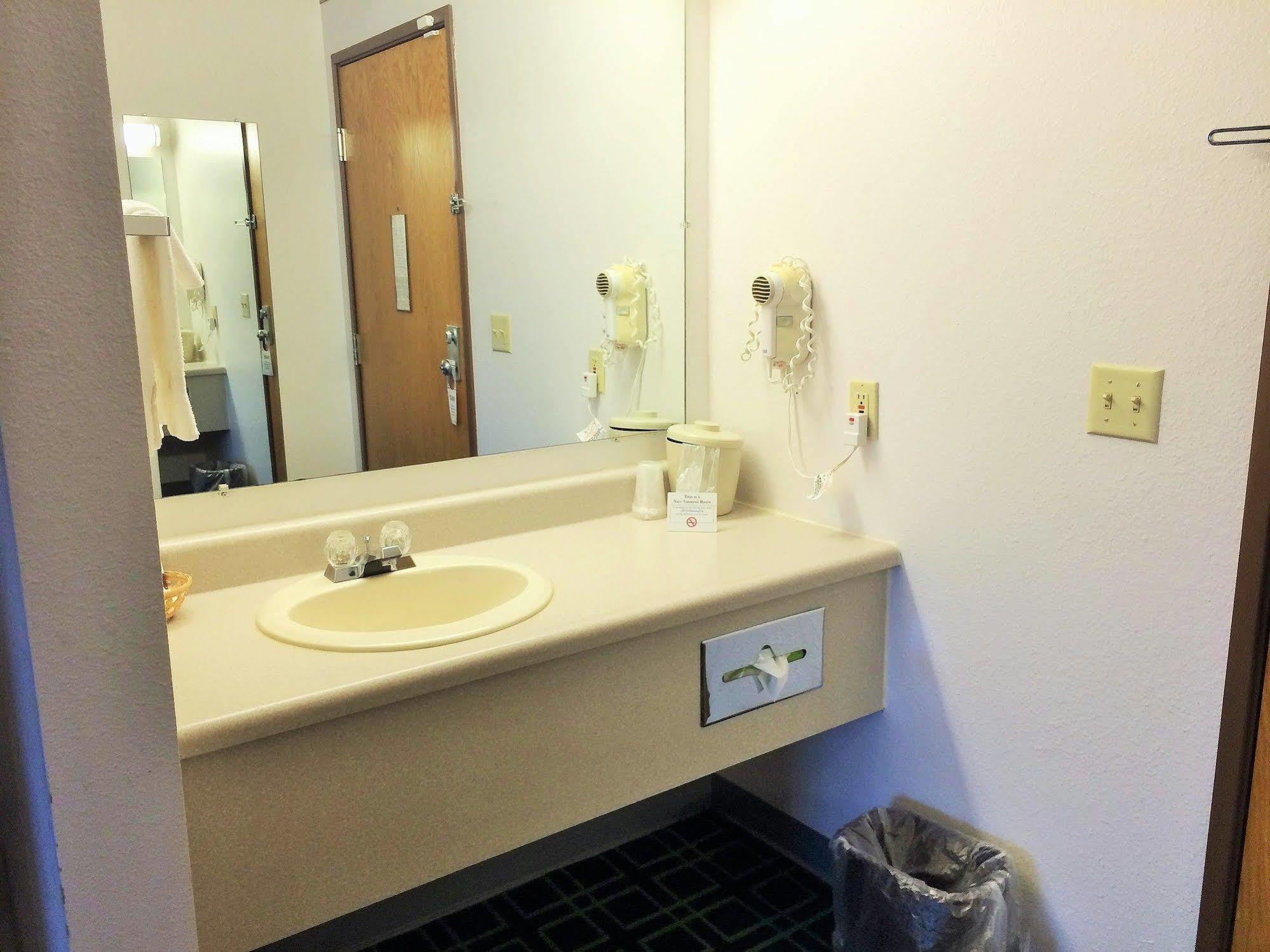 Cobblestone Inn & Suites - Platteville Экстерьер фото