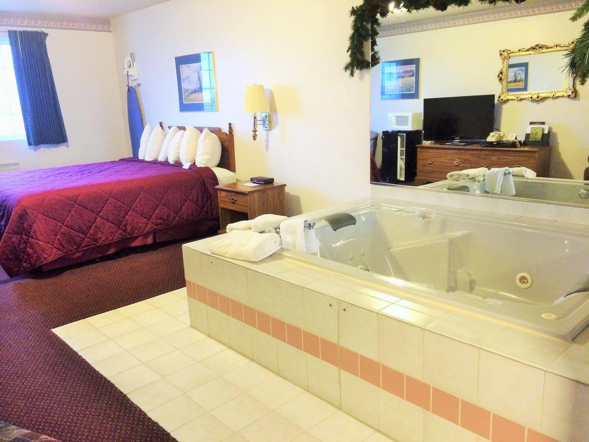 Cobblestone Inn & Suites - Platteville Экстерьер фото