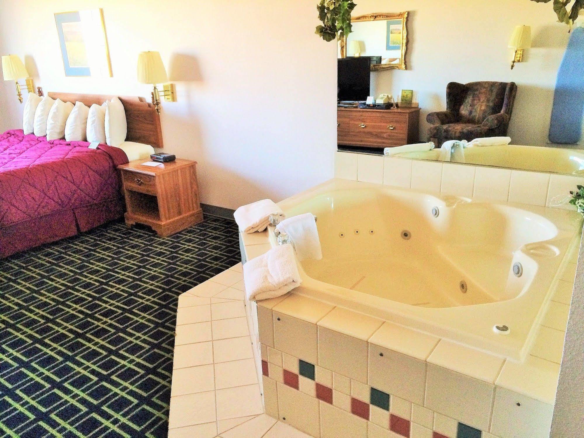 Cobblestone Inn & Suites - Platteville Экстерьер фото