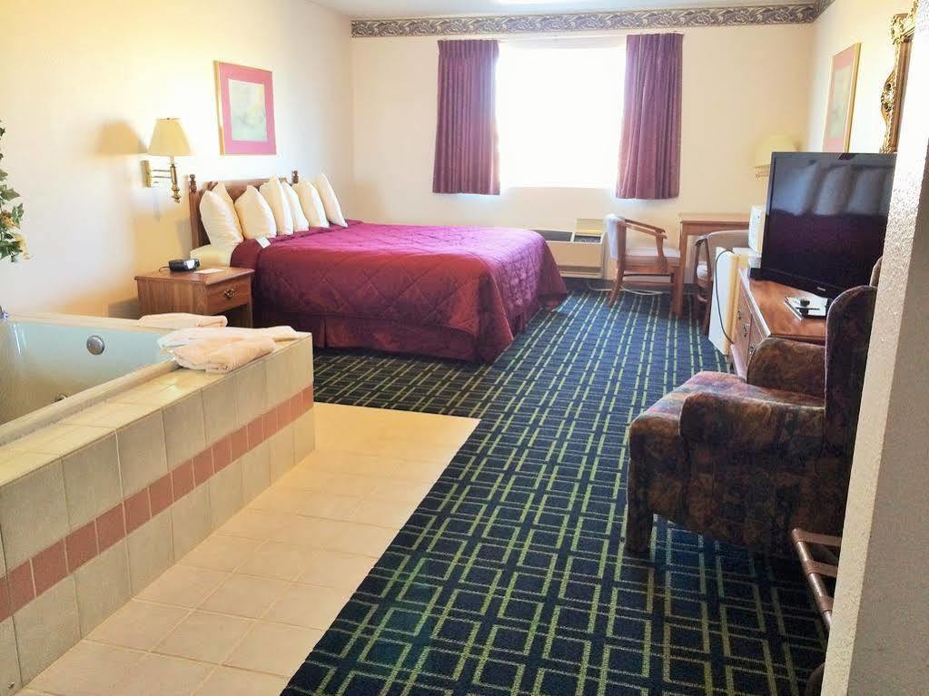 Cobblestone Inn & Suites - Platteville Экстерьер фото